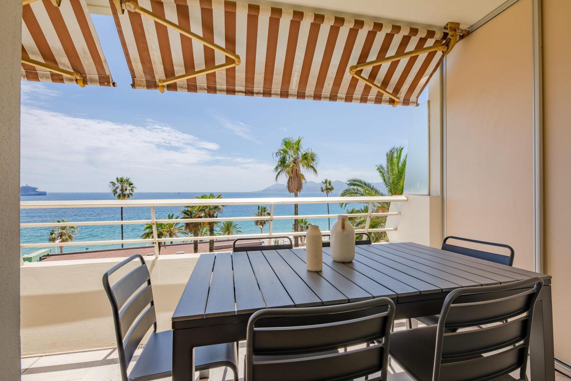 Georges Iii - With Panoramic View Of Apartment Cannes